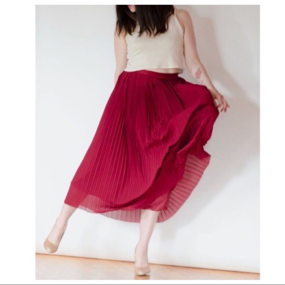 ShopEvelynne Dresses & Skirts - ✨PARIS✨CHIC BURGUNDY ACCORDION PLEATS SKIRT